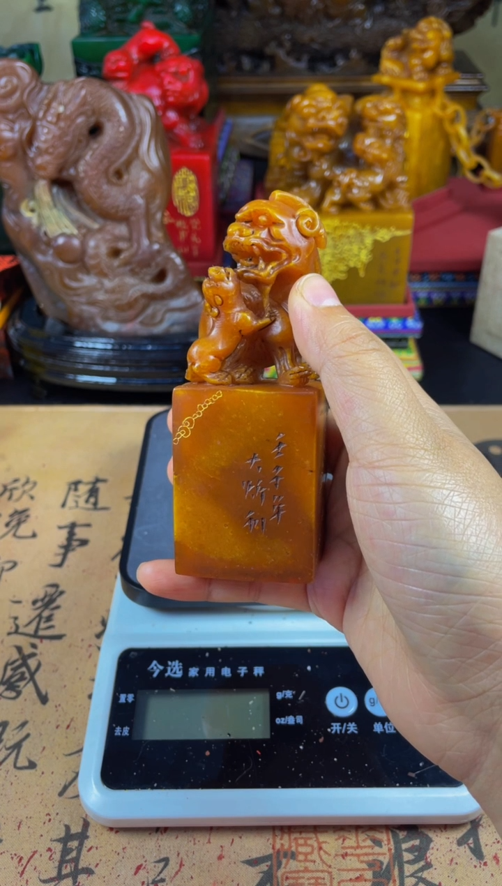 寿山石印石田黄母子双兽献瑞钮方章