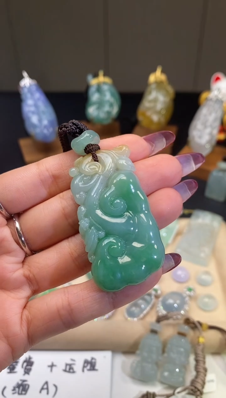 【闪购商品】翡翠吊坠(不含链)未镶嵌如意