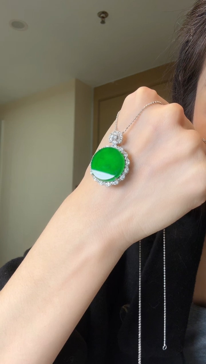 【闪购商品】翡翠吊坠(不含链)银S925镶嵌天然翡翠吊坠