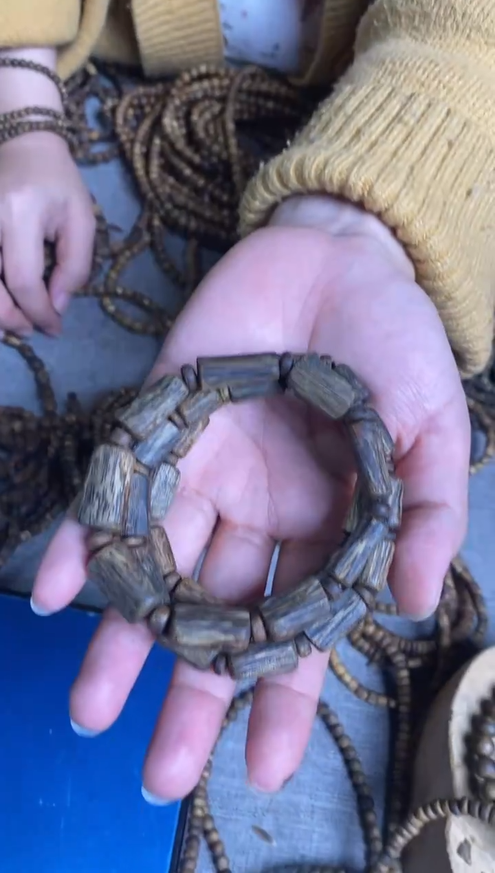 沉香手串树心油随型桶珠单圈手串多样性发一