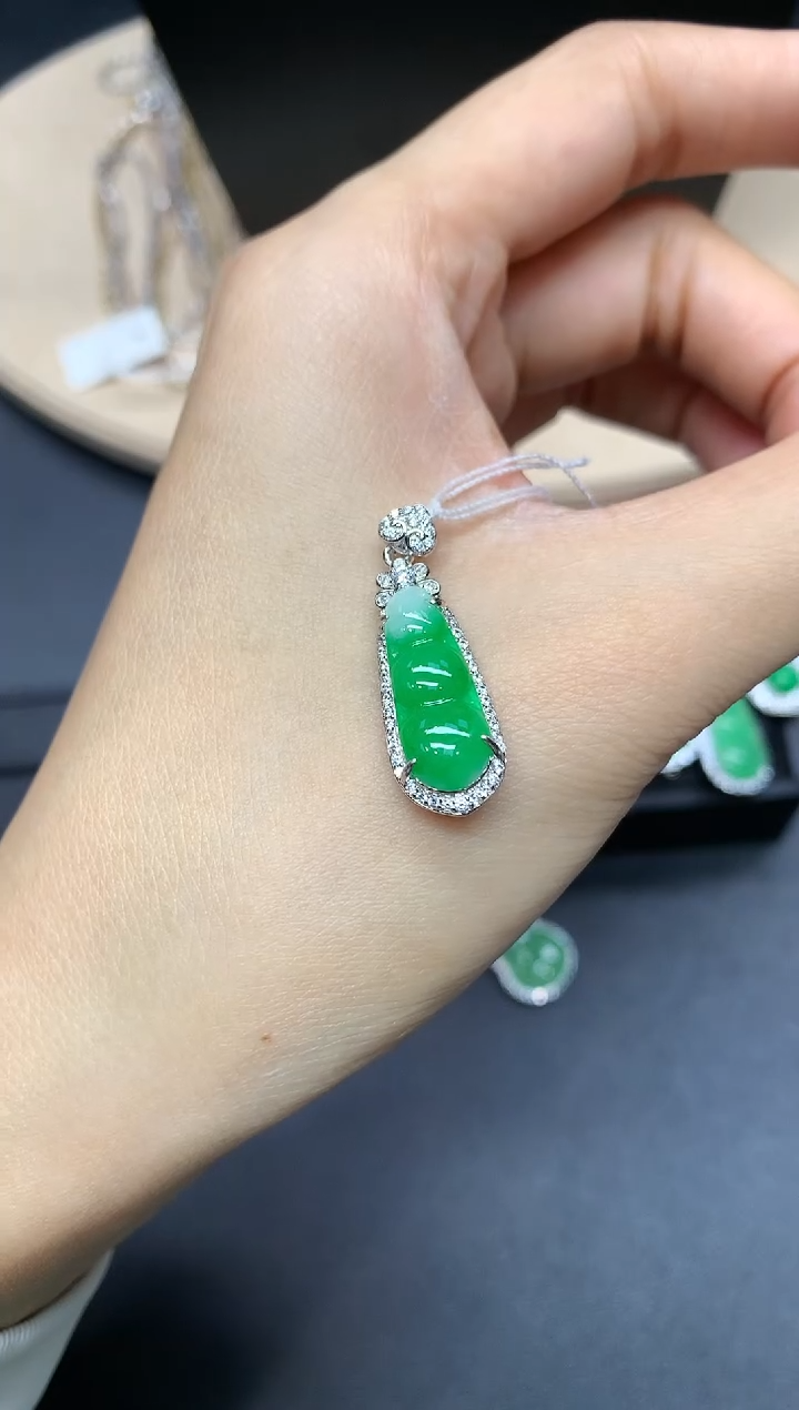 【闪购商品】翡翠吊坠(不含链)银S925镶嵌福豆【无服务费】