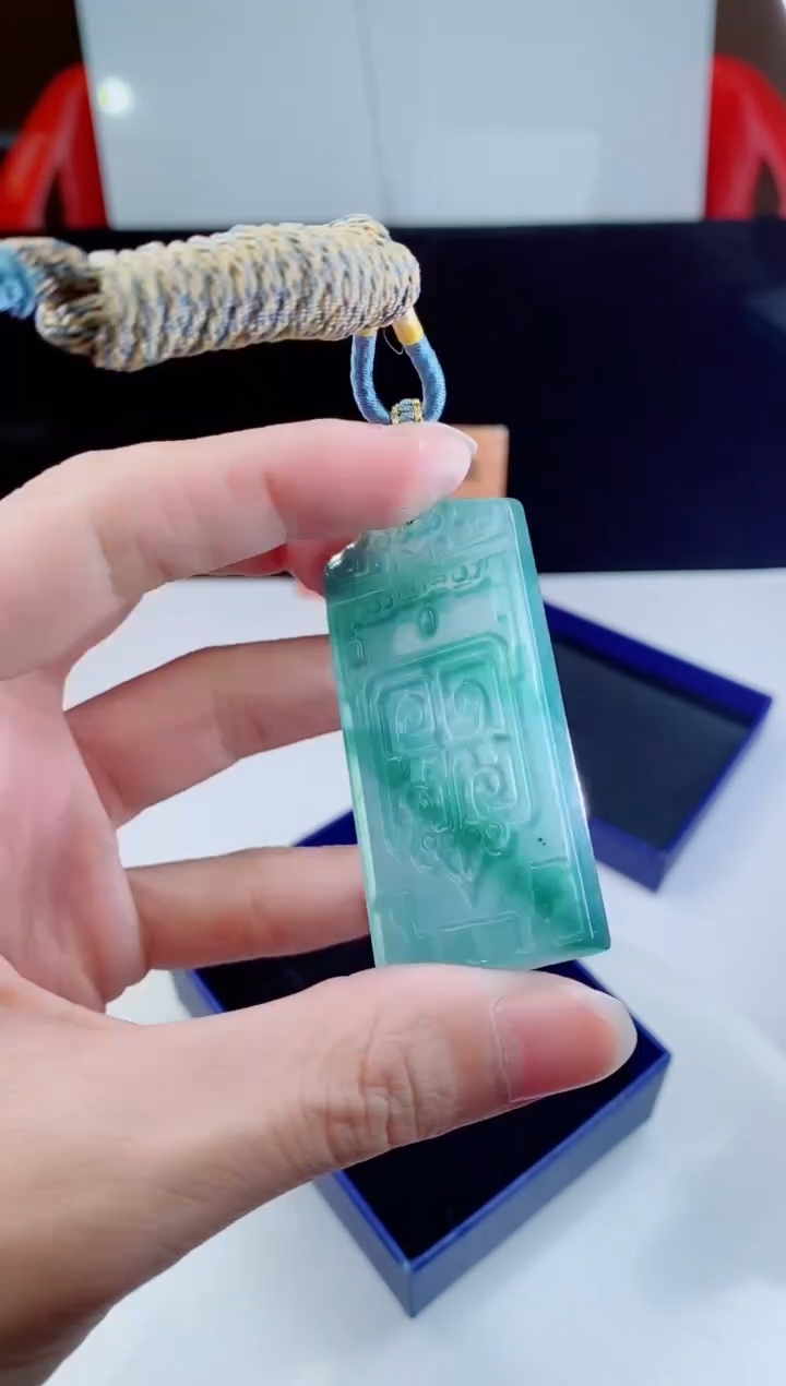 颈饰未镶嵌翡翠1