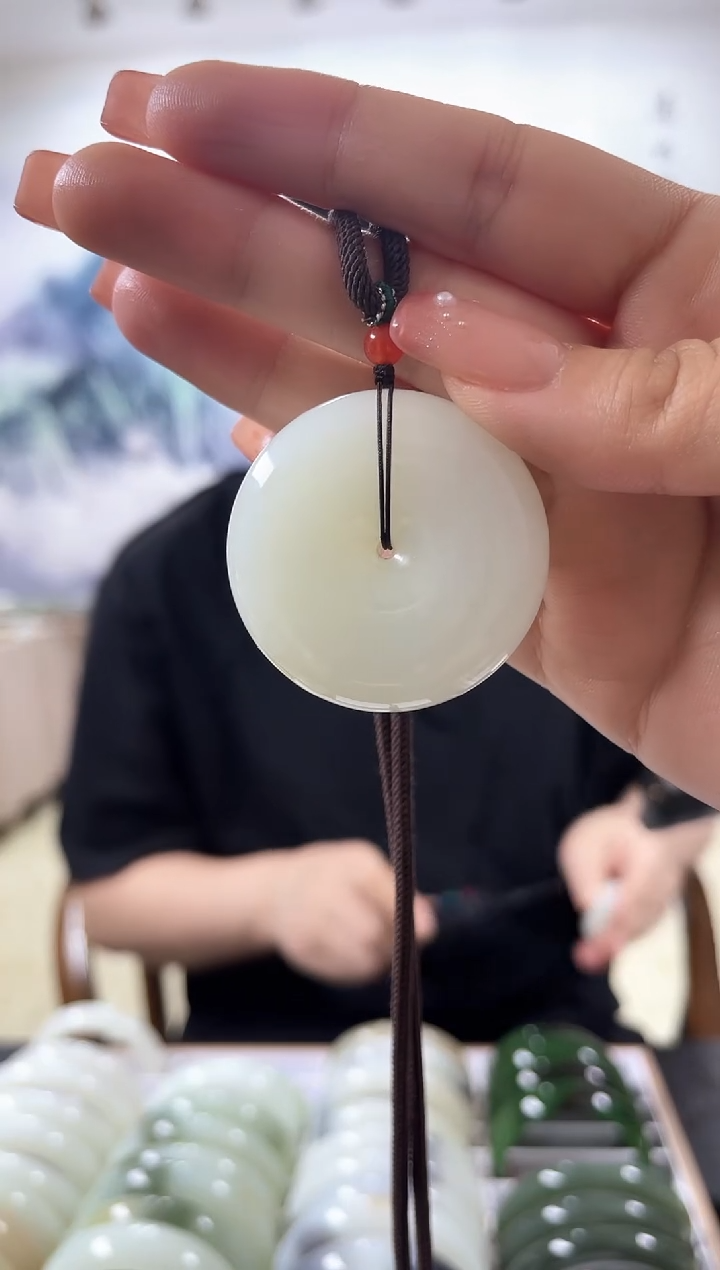 和田玉未镶嵌颈饰平安扣37mm左右