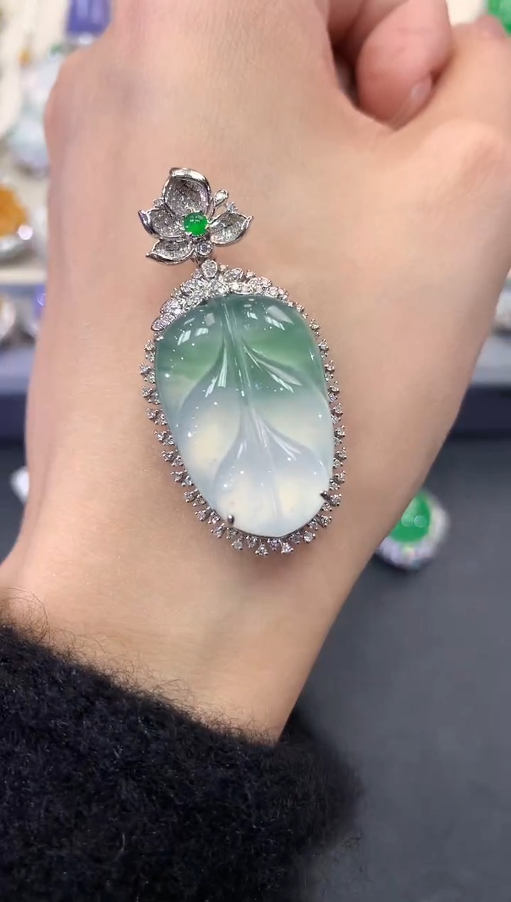 【闪购商品】翡翠吊坠(不含链)18K金镶嵌w32       