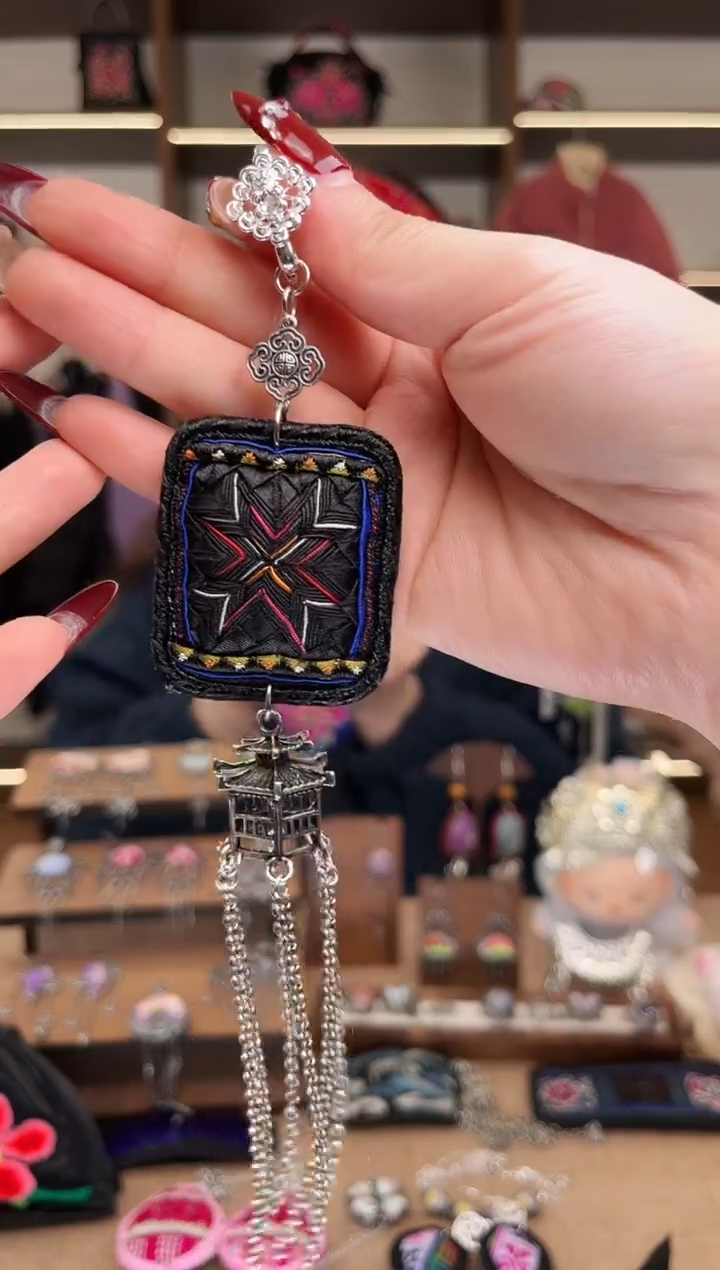 织绣春**里1609黔东南苗族刺绣