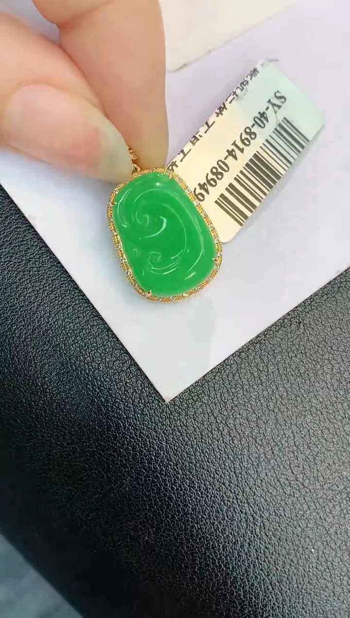 颈饰18K金镶嵌翡翠赠礼盒证书 珍珍