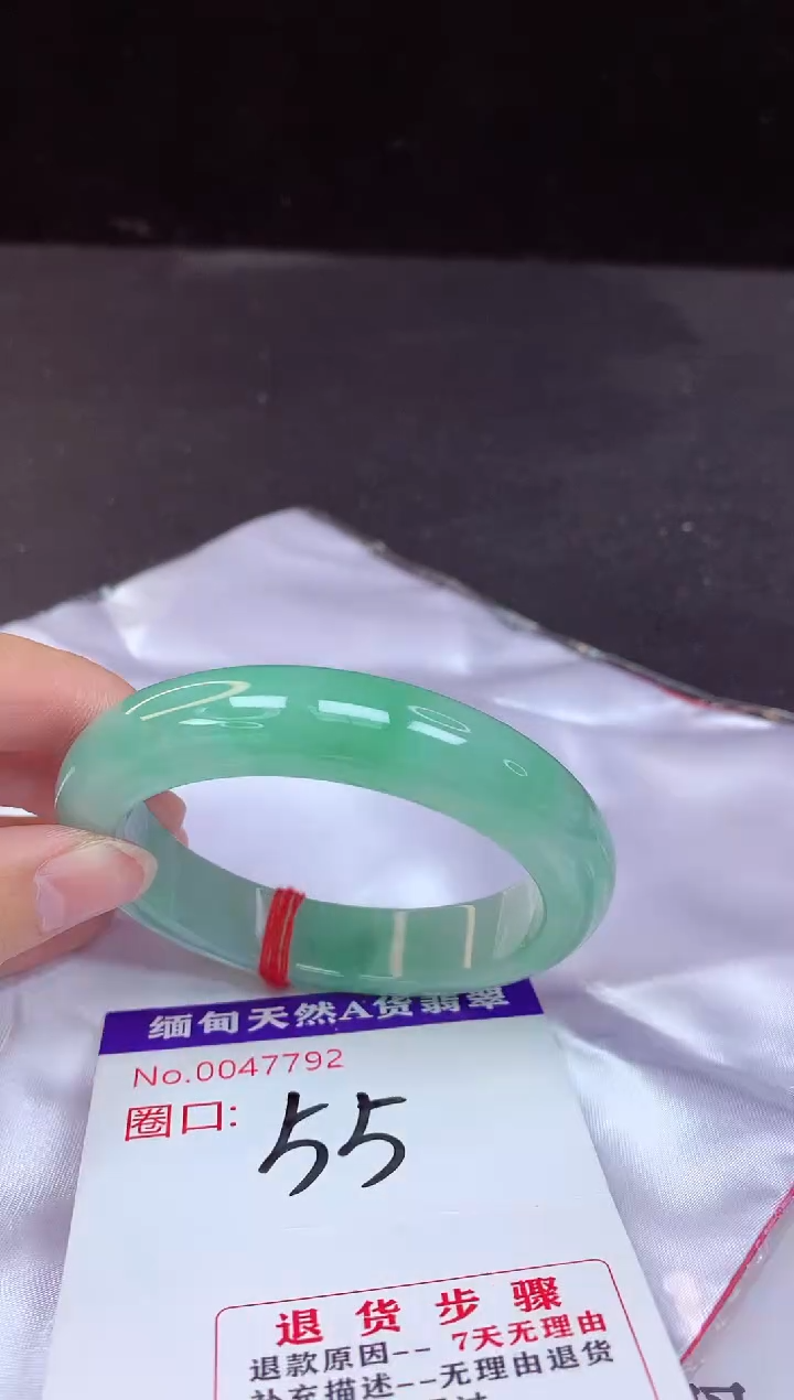 【闪购商品】翡翠手镯未镶嵌55+             