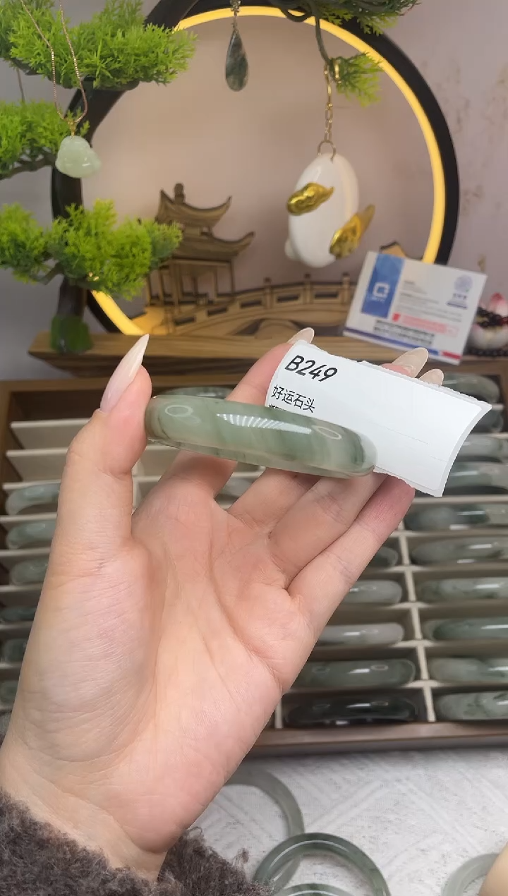 未镶嵌手镯石英质玉B249瑕