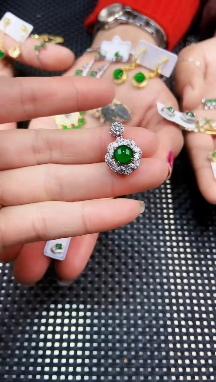 【闪购商品】翡翠吊坠(不含链)未镶嵌111111111