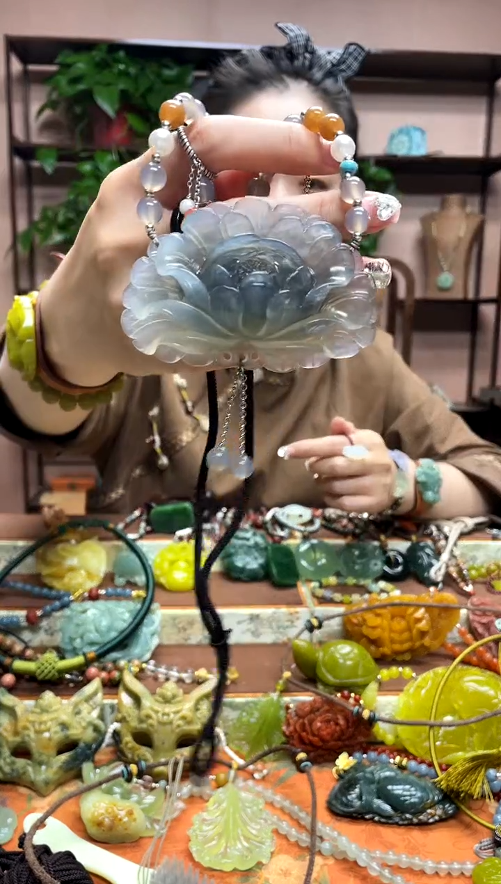 未镶嵌岫玉颈饰·