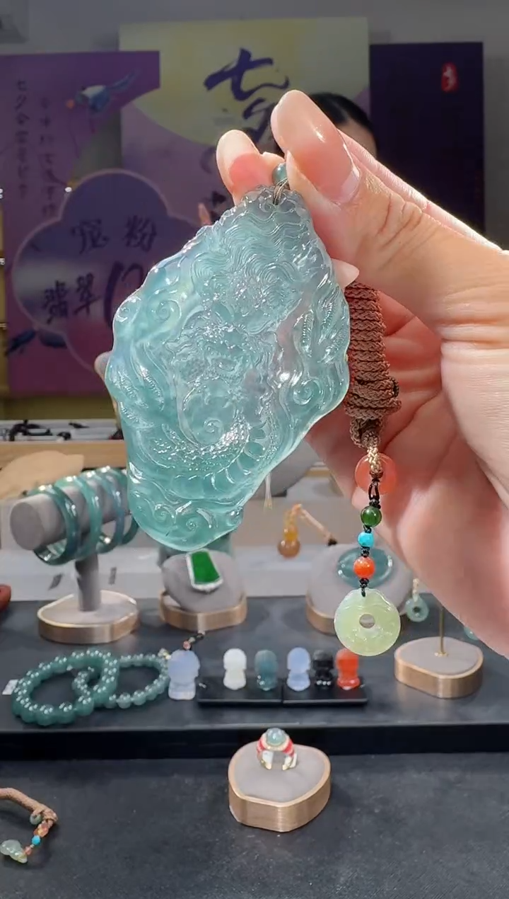 吊坠(不含链)未镶嵌翡翠龙牌