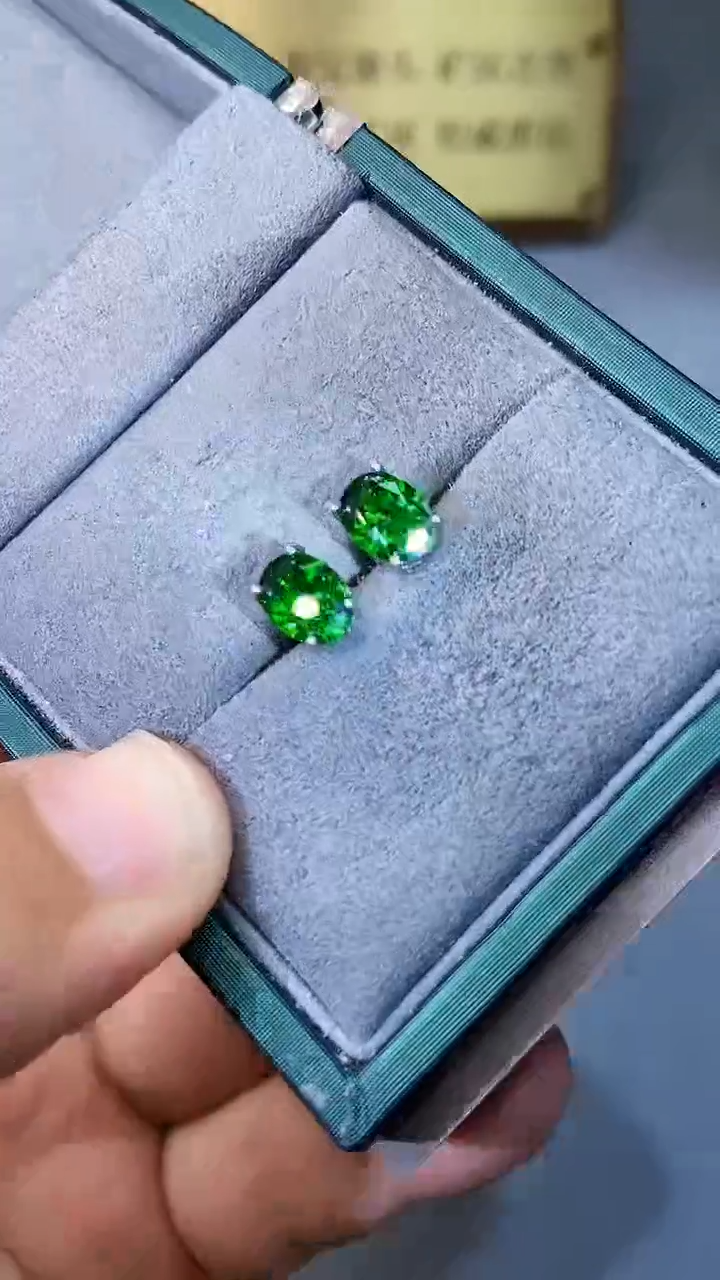 【闪购商品】透辉石耳饰银S925镶嵌354