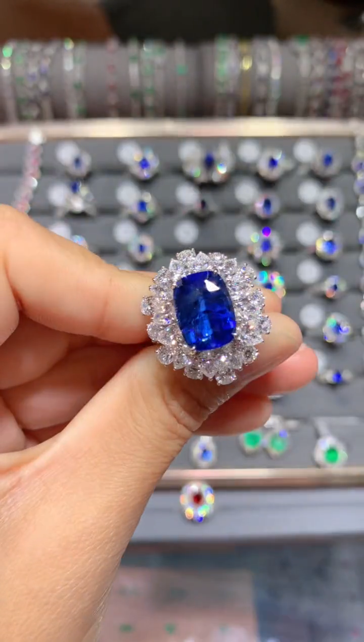 【闪购商品】蓝宝石戒指18K金镶嵌5.57CT