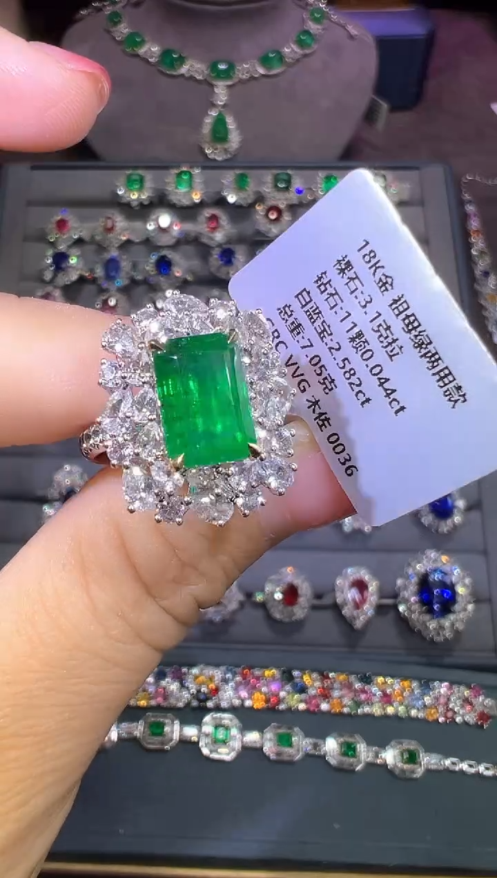 两用款18K金镶嵌祖母绿3.11ct