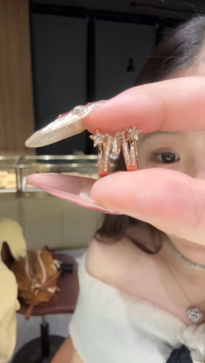 【闪购商品】钻石耳饰18K金镶嵌星星