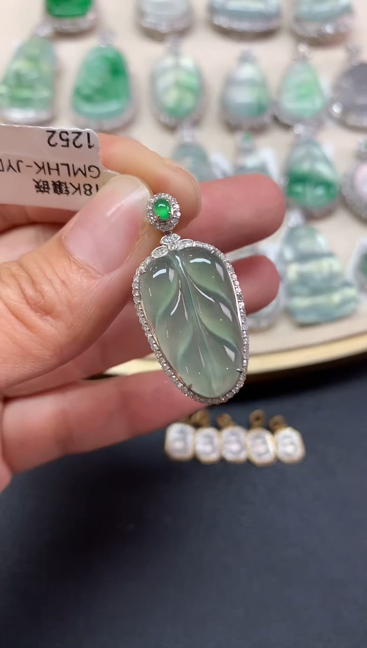 【闪购商品】翡翠吊坠(不含链)18K金镶嵌Q97|4980