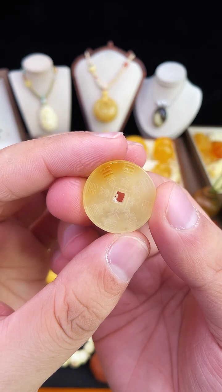 琥珀未镶嵌珠宝奇石挂件