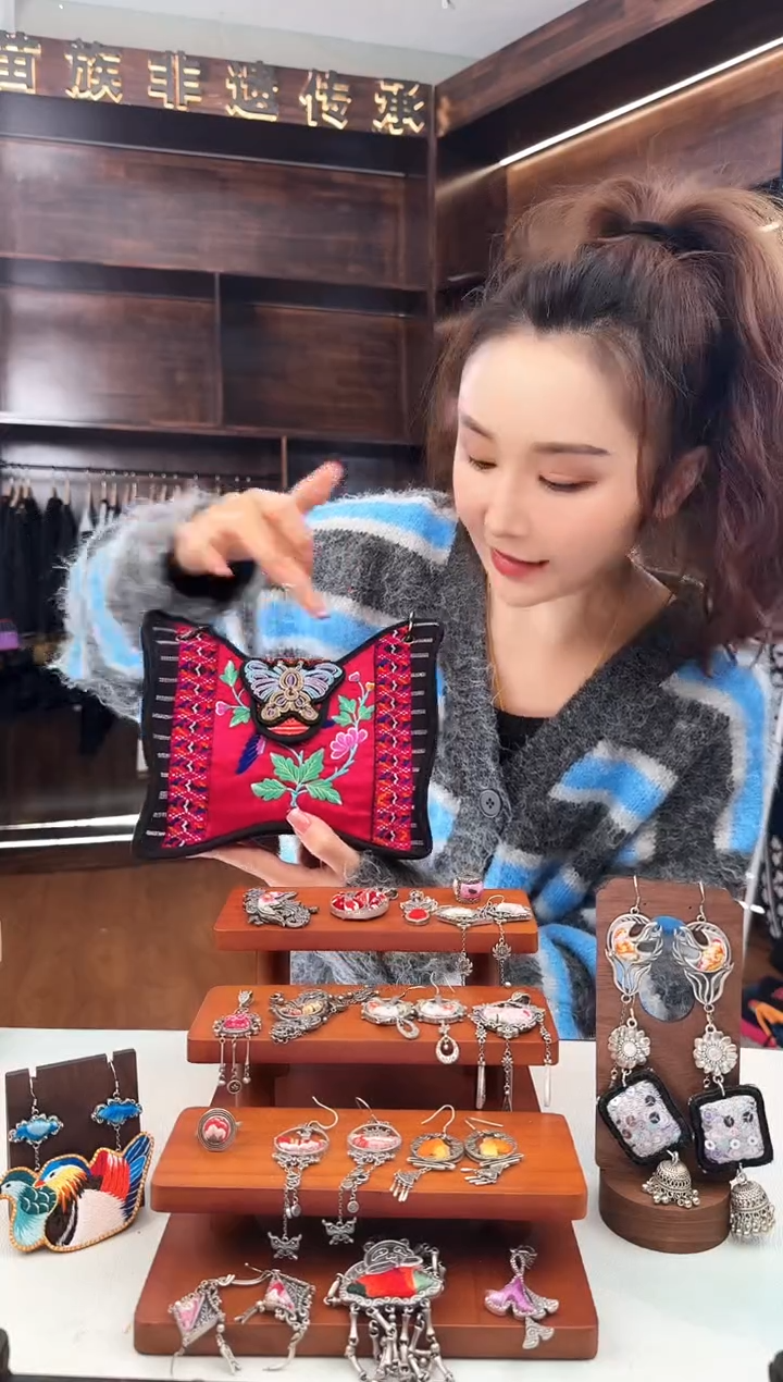 【闪购商品】织绣107蚩梦苗族古绣