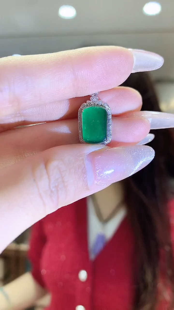 【闪购商品】翡翠吊坠(不含链)18K金镶嵌吊坠BWG