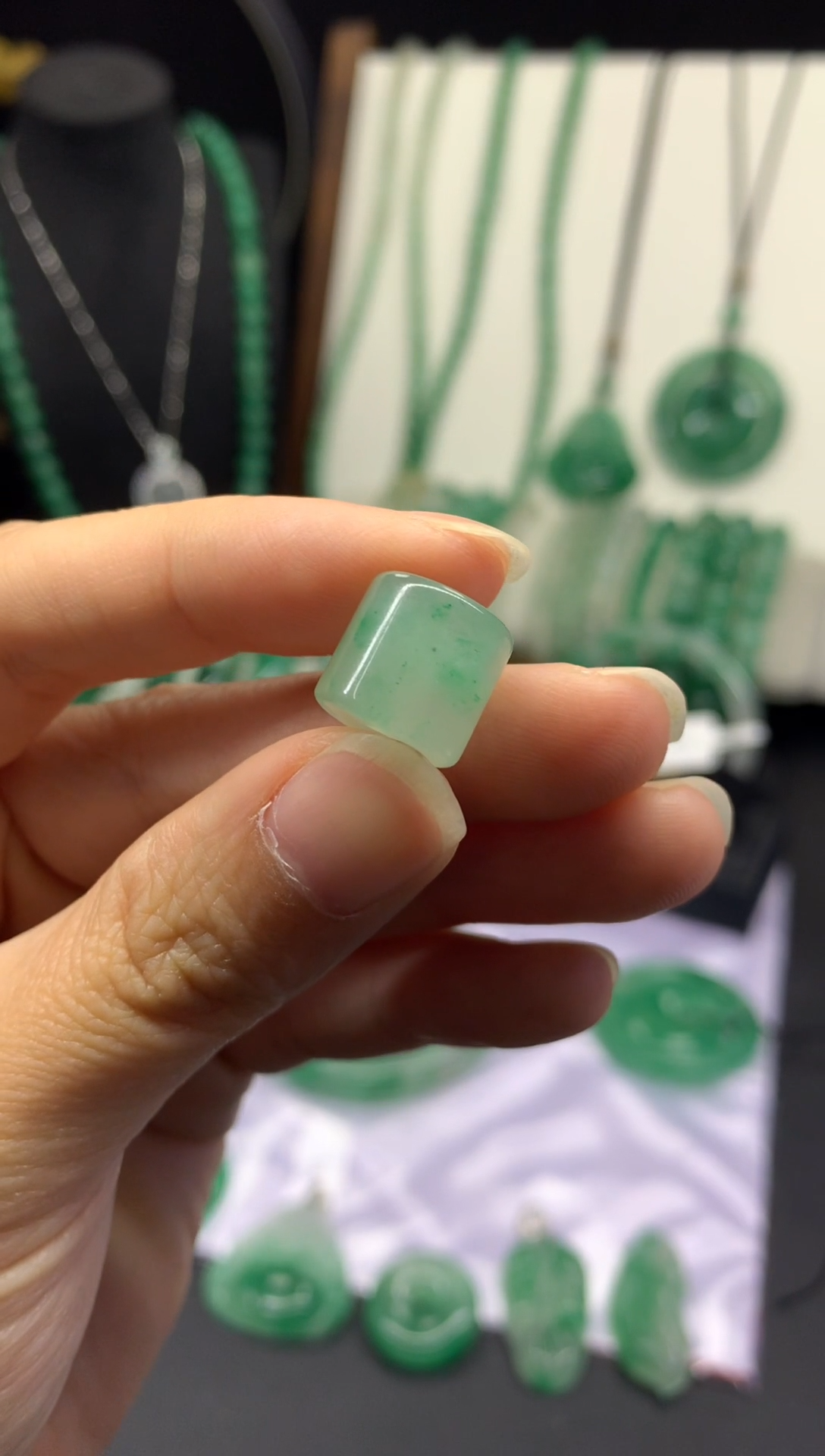 吊坠(不含链)未镶嵌石英质玉（非洲翠）路路通