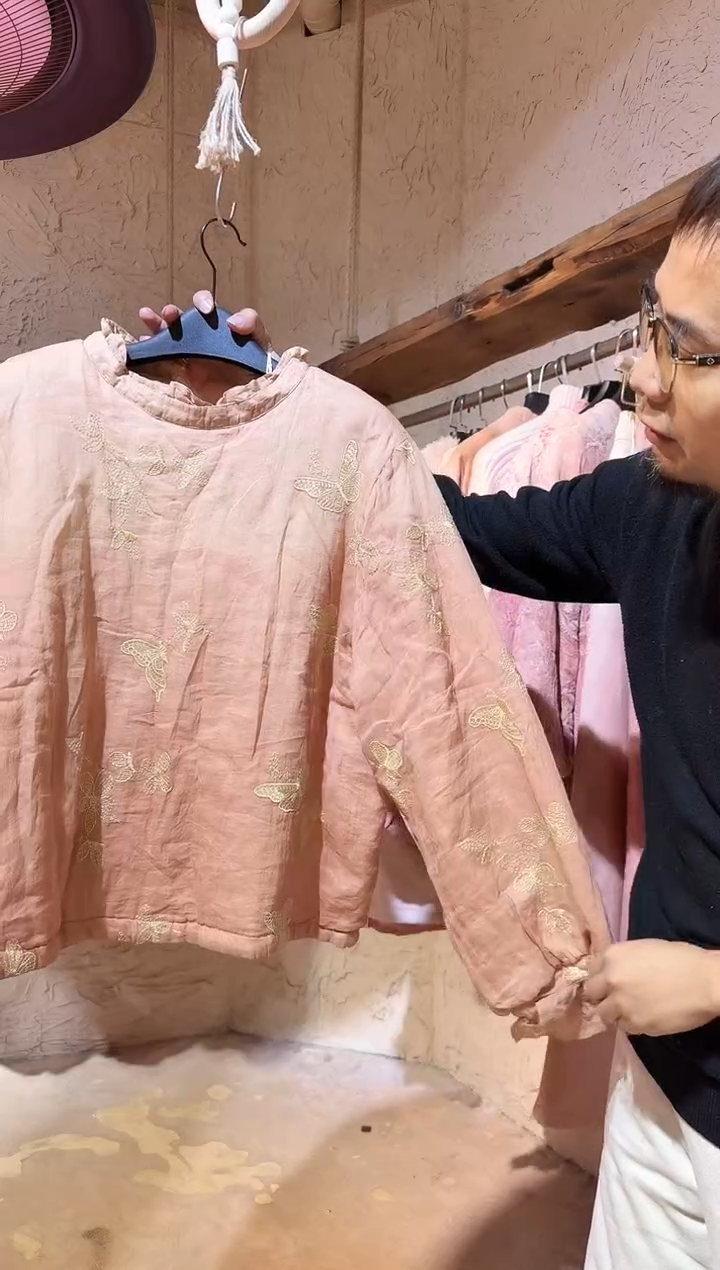 薯莨植物染苎麻金色蝴蝶棉服