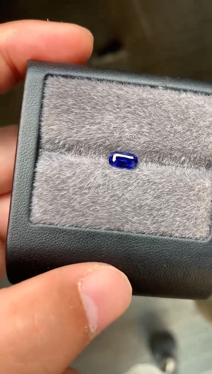 【闪购商品】定制蓝宝石裸石未镶嵌0.91ct 兰卡无烧蓝宝石