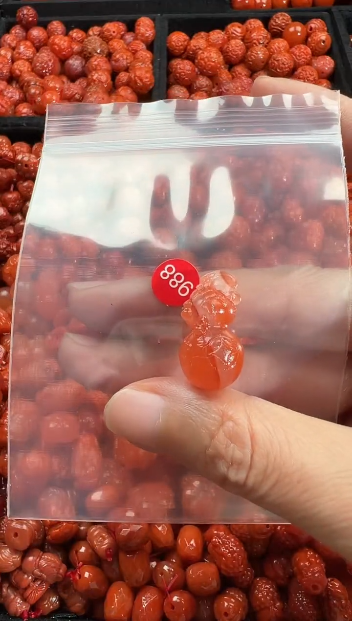颈饰未镶嵌南红玛瑙1