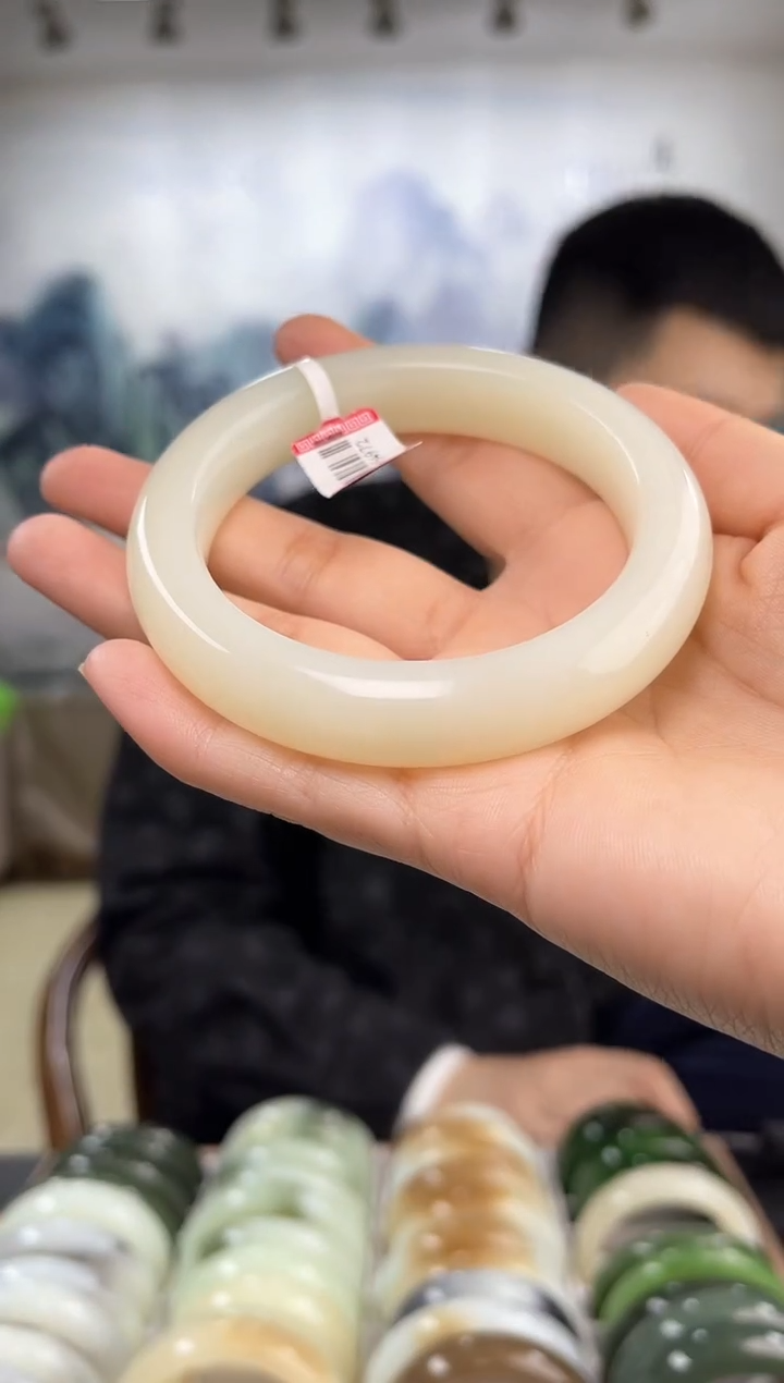 【闪购商品】和田玉手镯未镶嵌60圈口仅一只