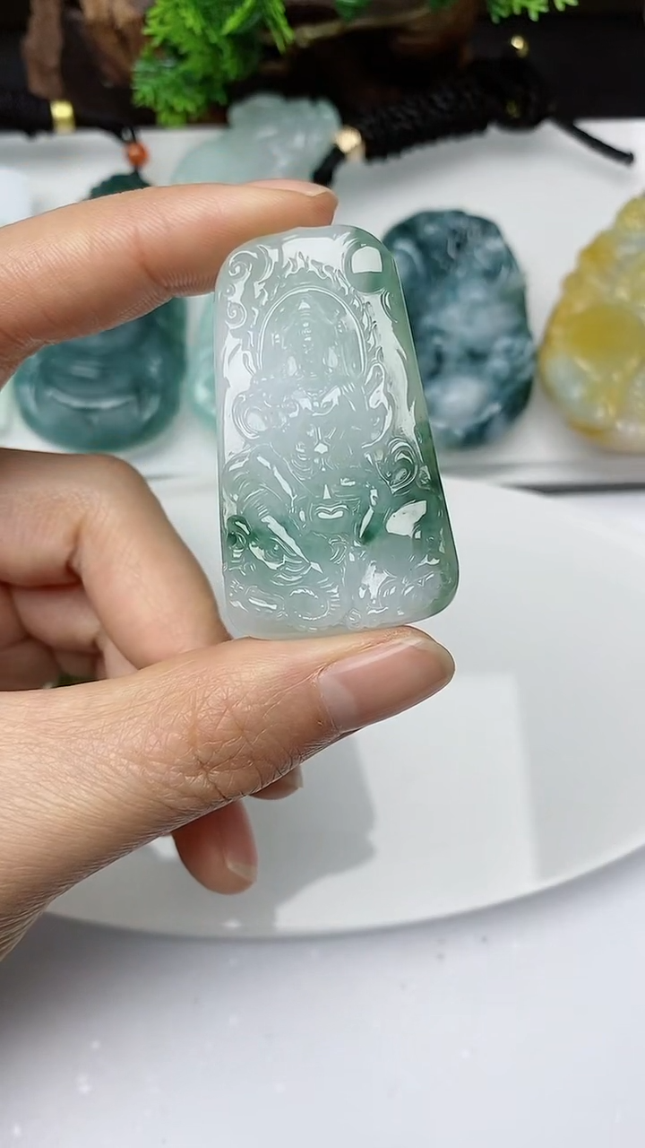 【闪购商品】翡翠颈饰未镶嵌         