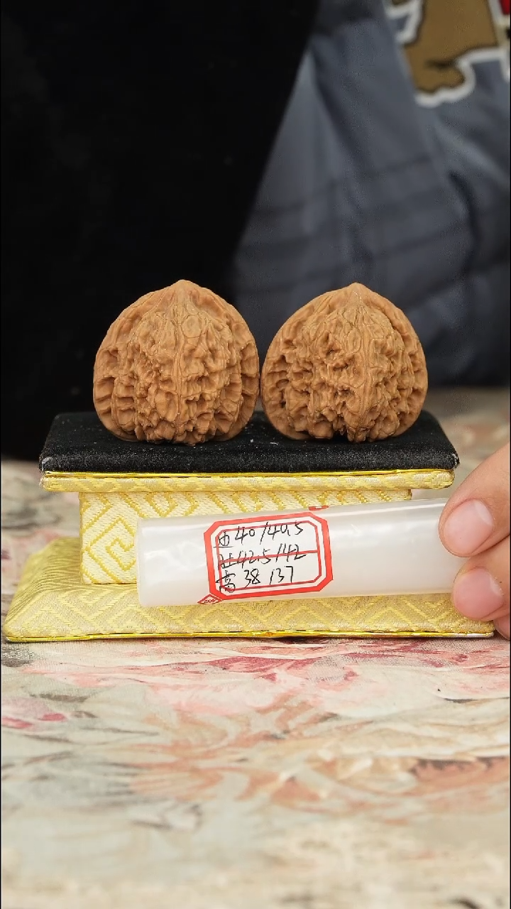 【闪购商品】文玩核桃把件赵喜满南将石