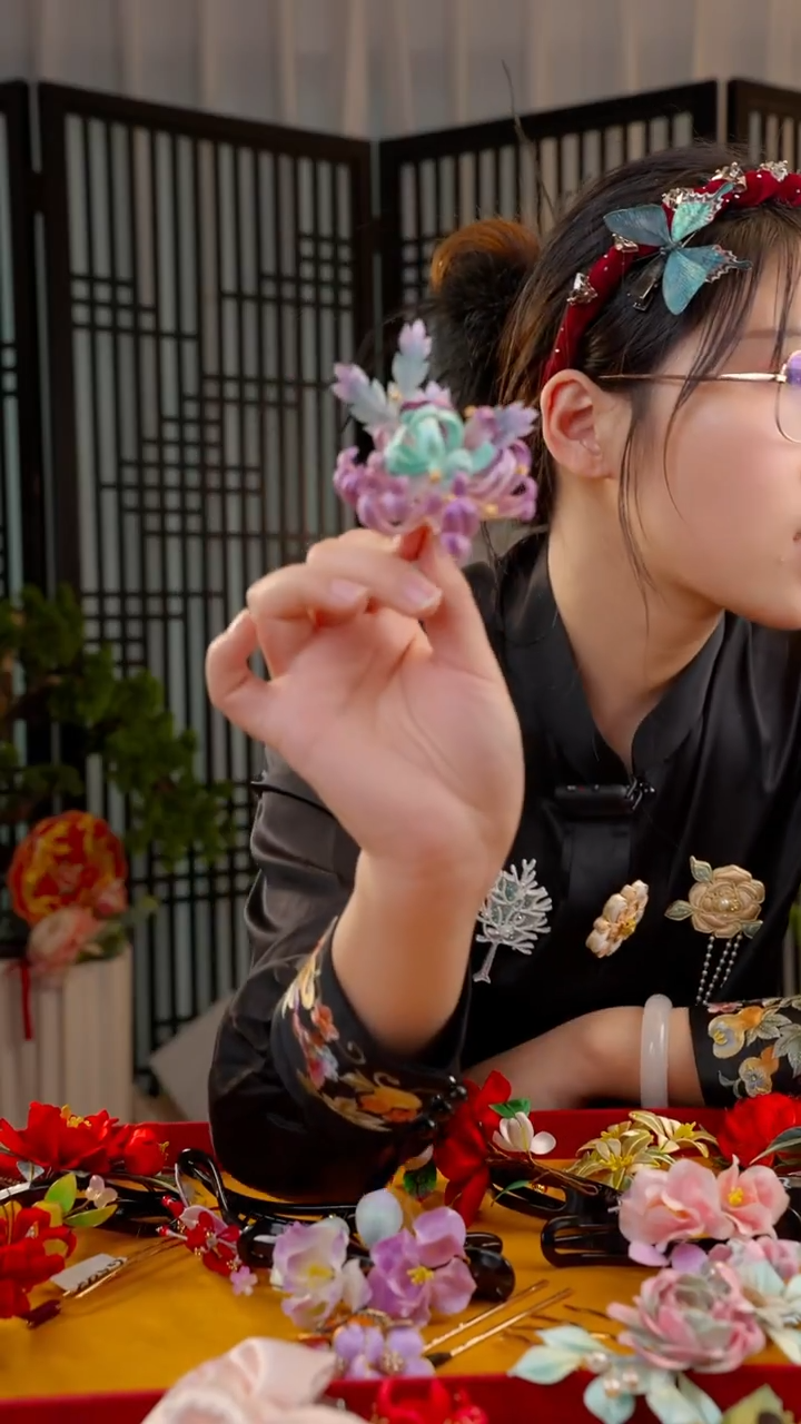 刺绣非遗绒花手工饰品