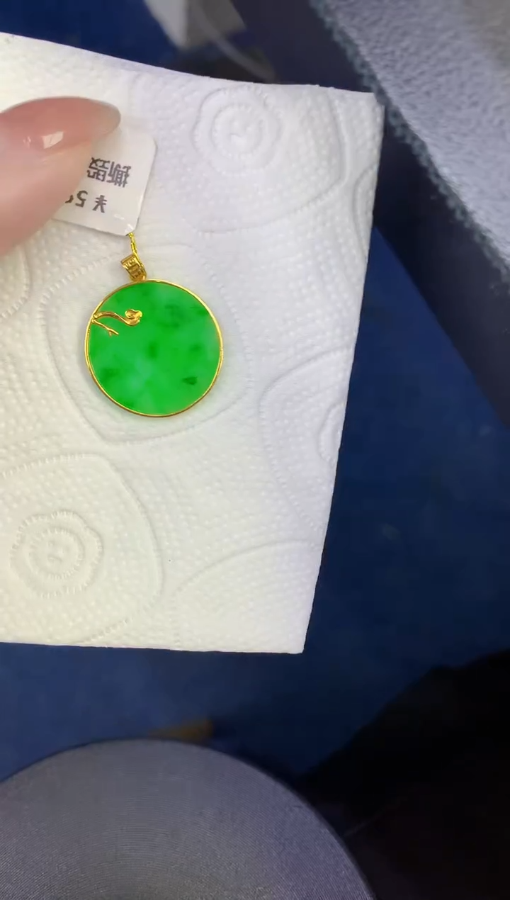 颈饰18K金镶嵌翡翠缅甸天然翡翠A货