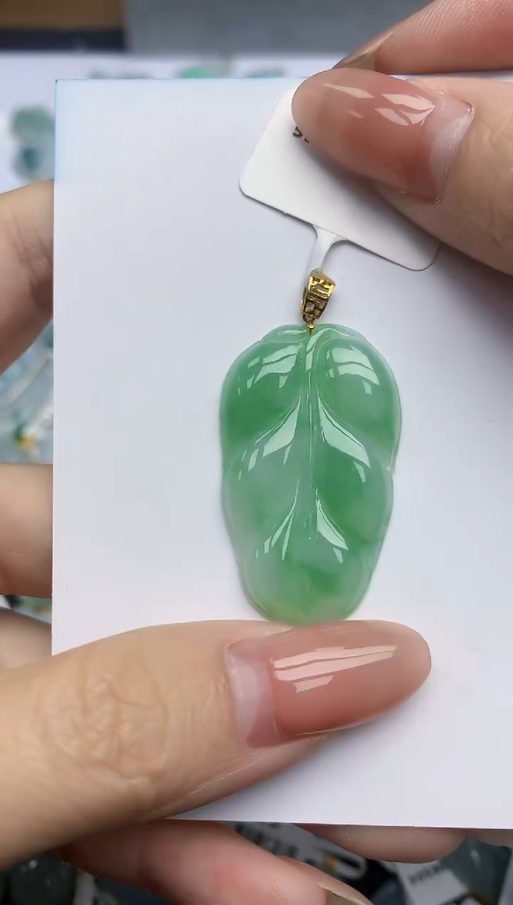 【闪购商品】翡翠挂件18K金镶嵌天然翡翠A货