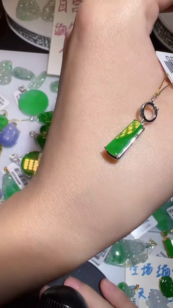 【闪购商品】翡翠挂件18K金镶嵌去