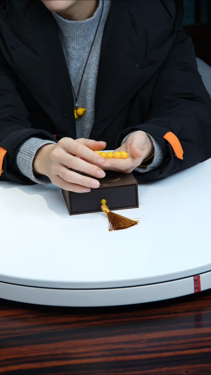 【闪购商品】琉璃手工艺品两条鸡油黄手串