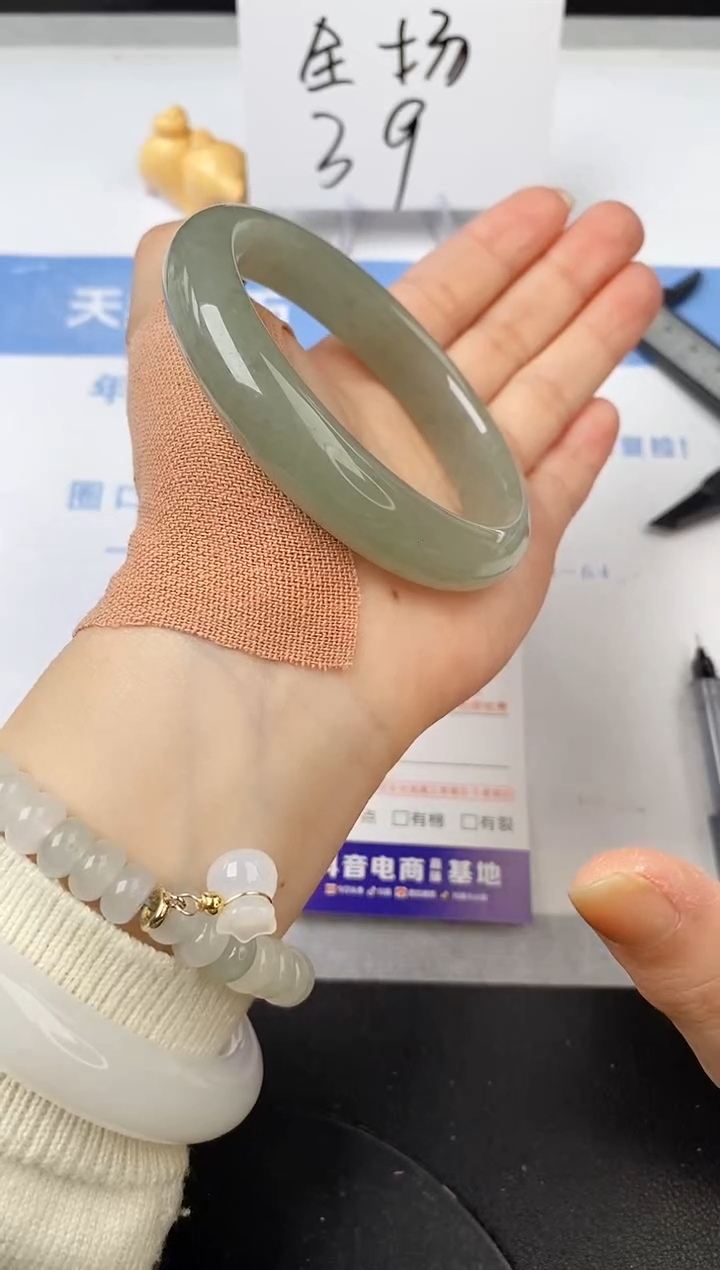 【闪购商品】石英质玉手镯未镶嵌s74-DC