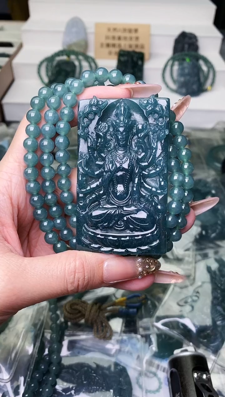 颈饰未镶嵌翡翠 