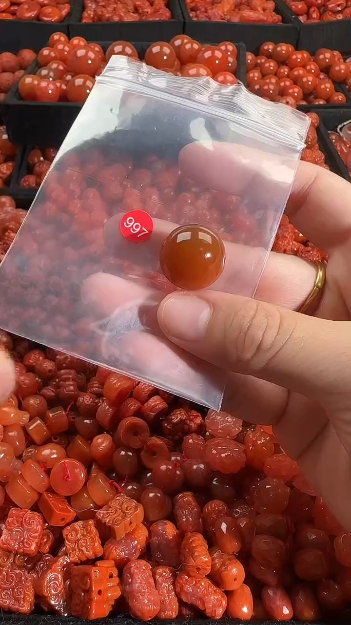 颈饰未镶嵌南红玛瑙1