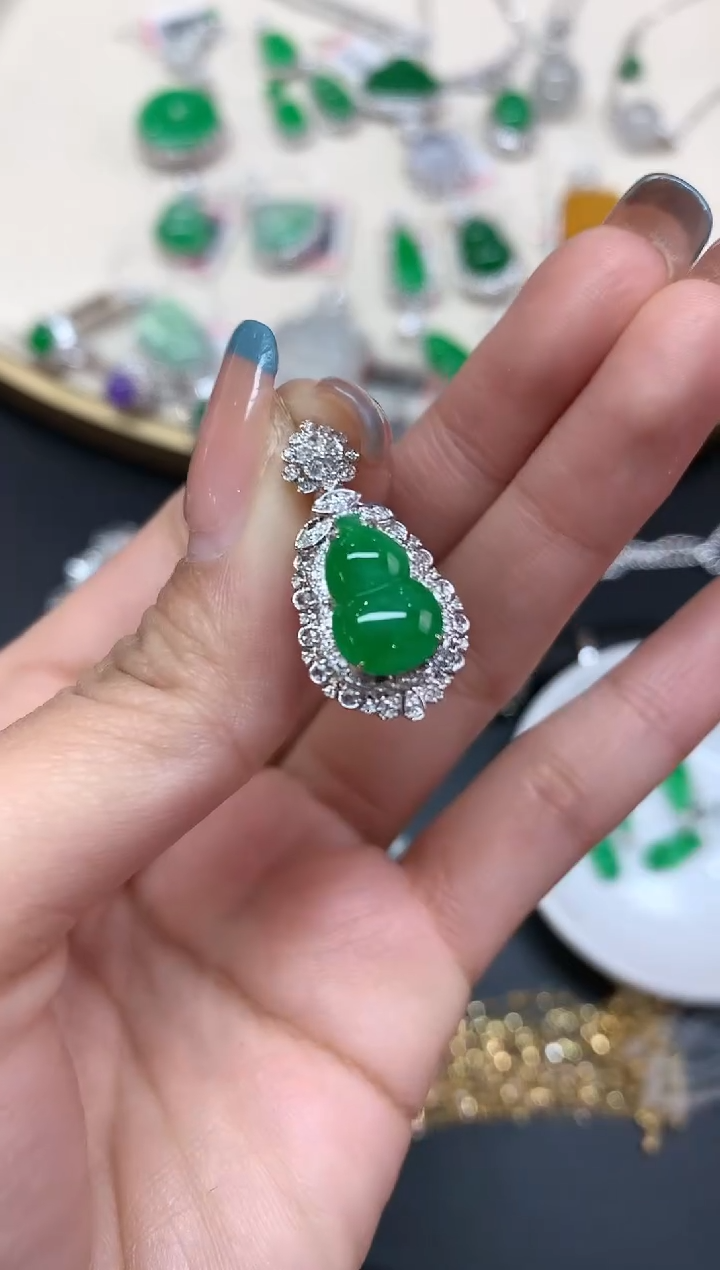 【闪购商品】翡翠吊坠(不含链)18K金镶嵌吊坠A519|9999