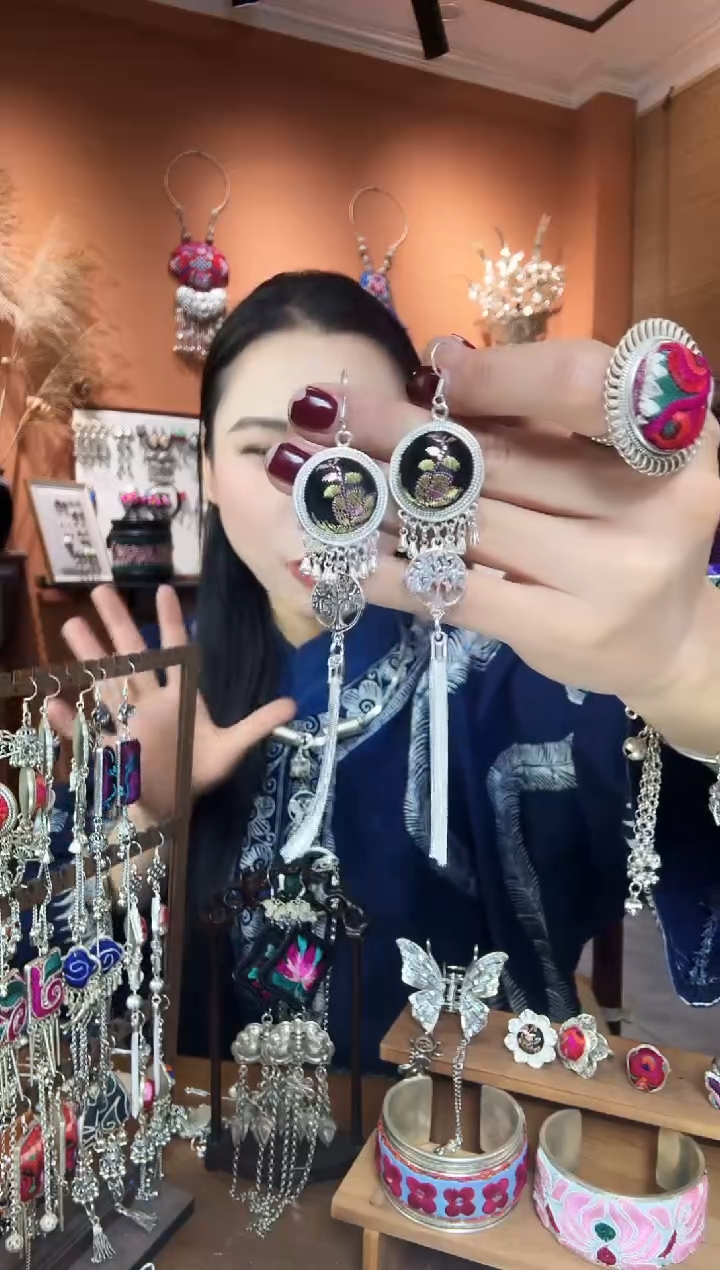 【闪购商品】刺绣纯手工民族风耳环