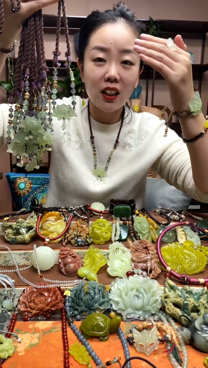 未镶嵌岫玉吊坠多样性发货发其中之一