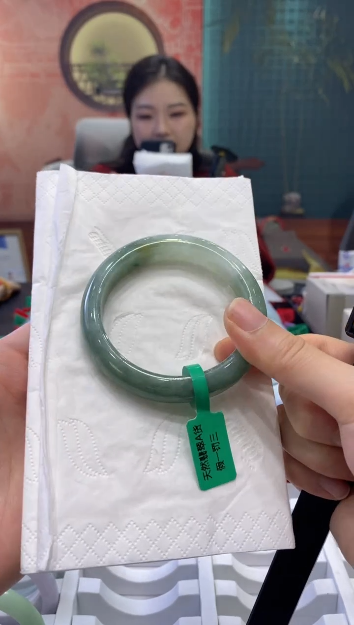 【闪购商品】翡翠手镯未镶嵌多人03890