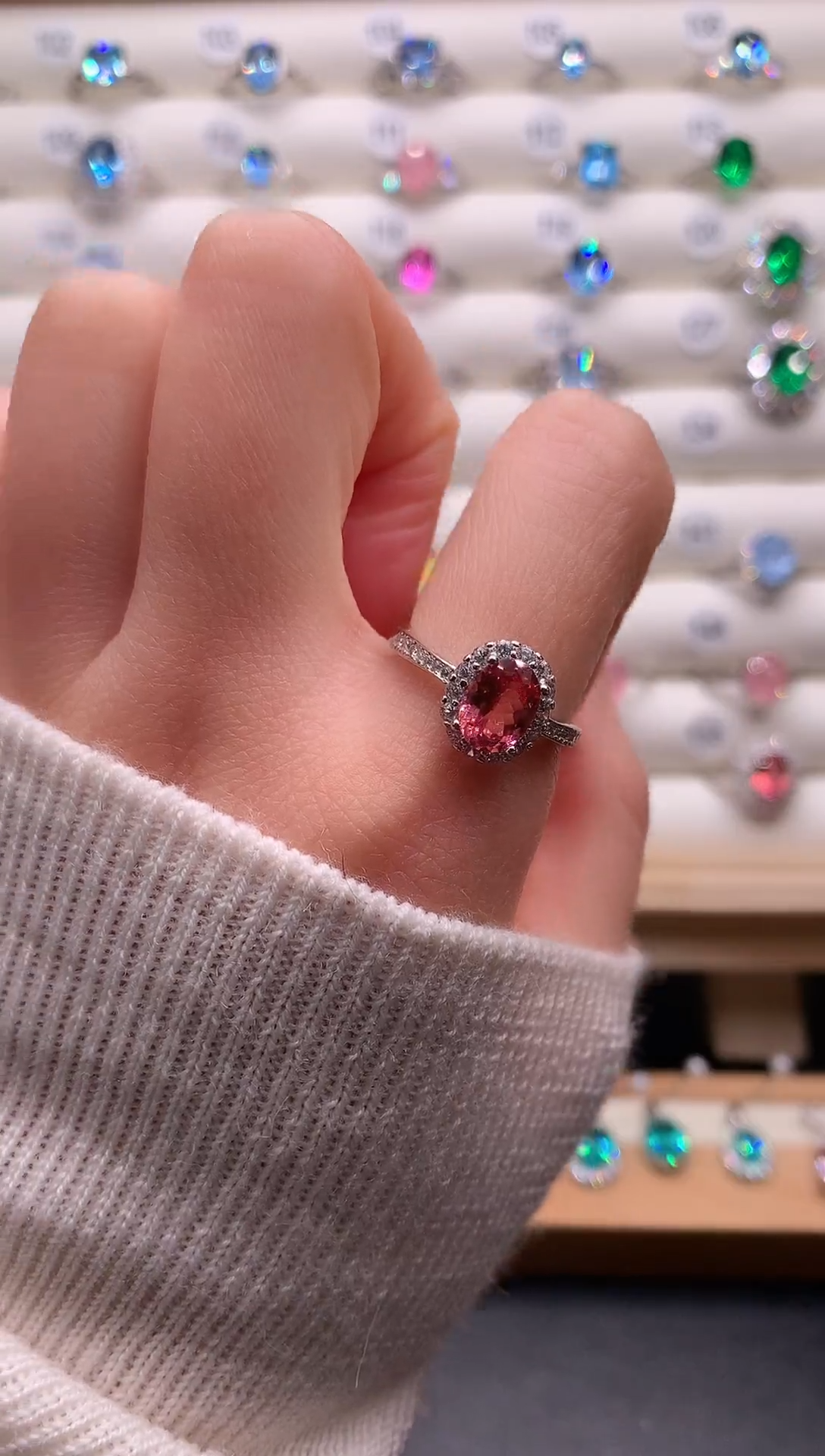 4蓝宝石（处理）帕帕拉恰火莲花戒指