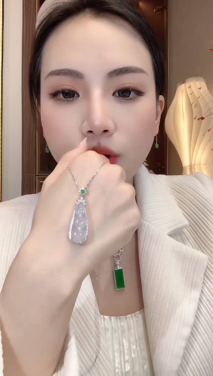 【闪购商品】翡翠吊坠(不含链)18K金镶嵌A13
