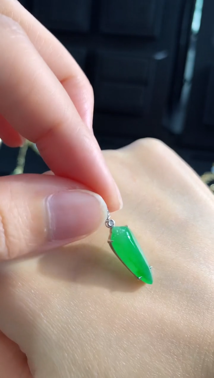 【闪购商品】翡翠颈饰18K金镶嵌吊坠