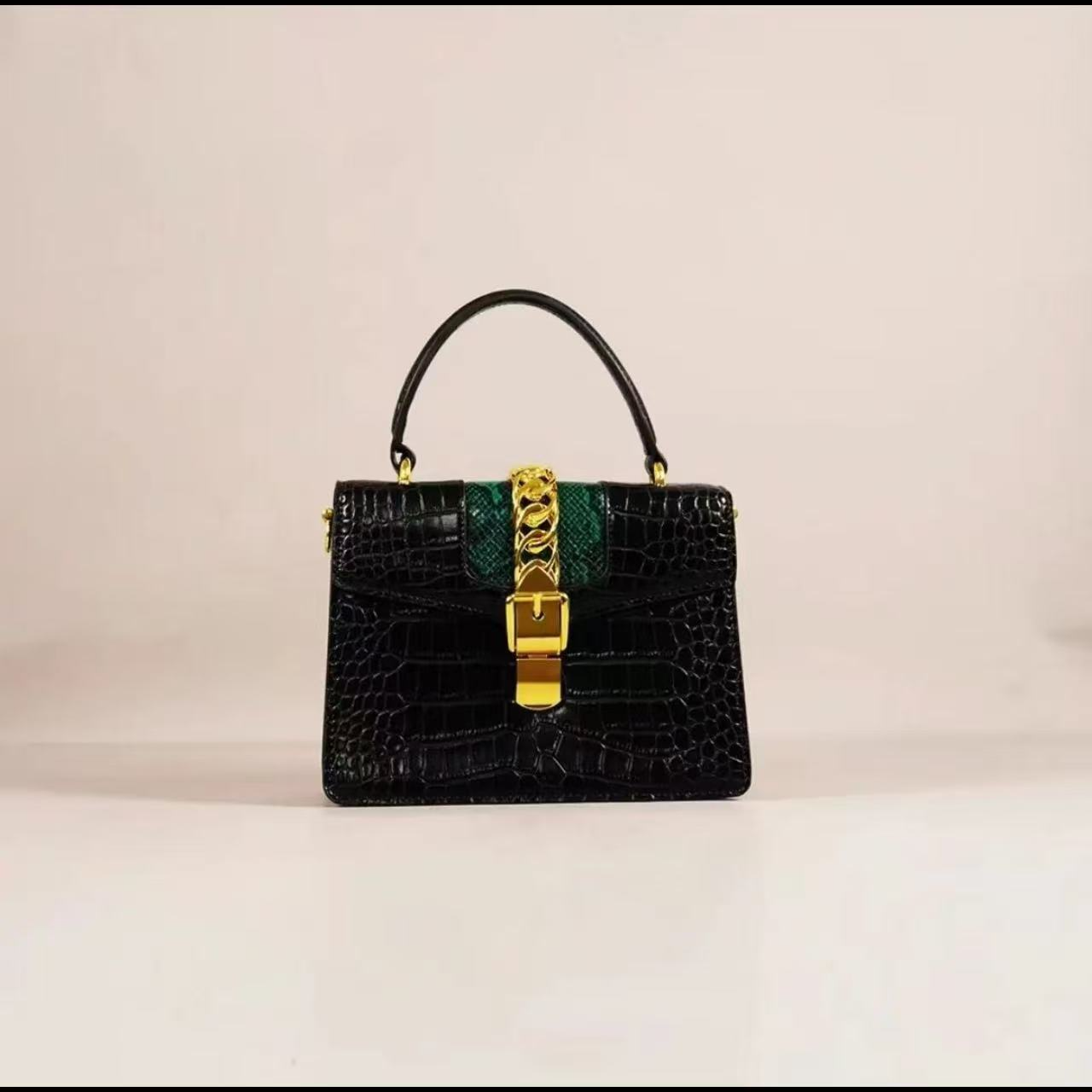 A时尚大气经典黑色手提包高奢A630