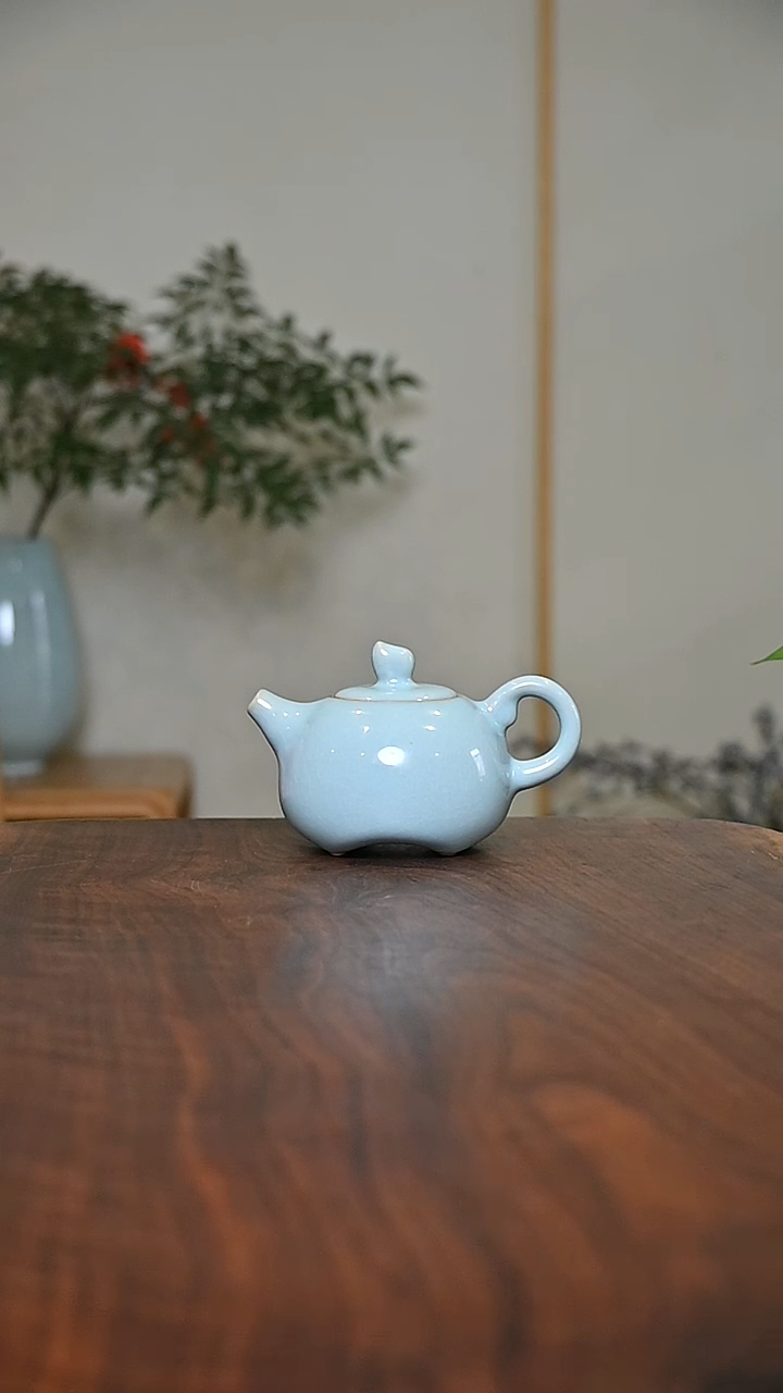 四季纳福壶 天青 微瑕 朱家汝窑款