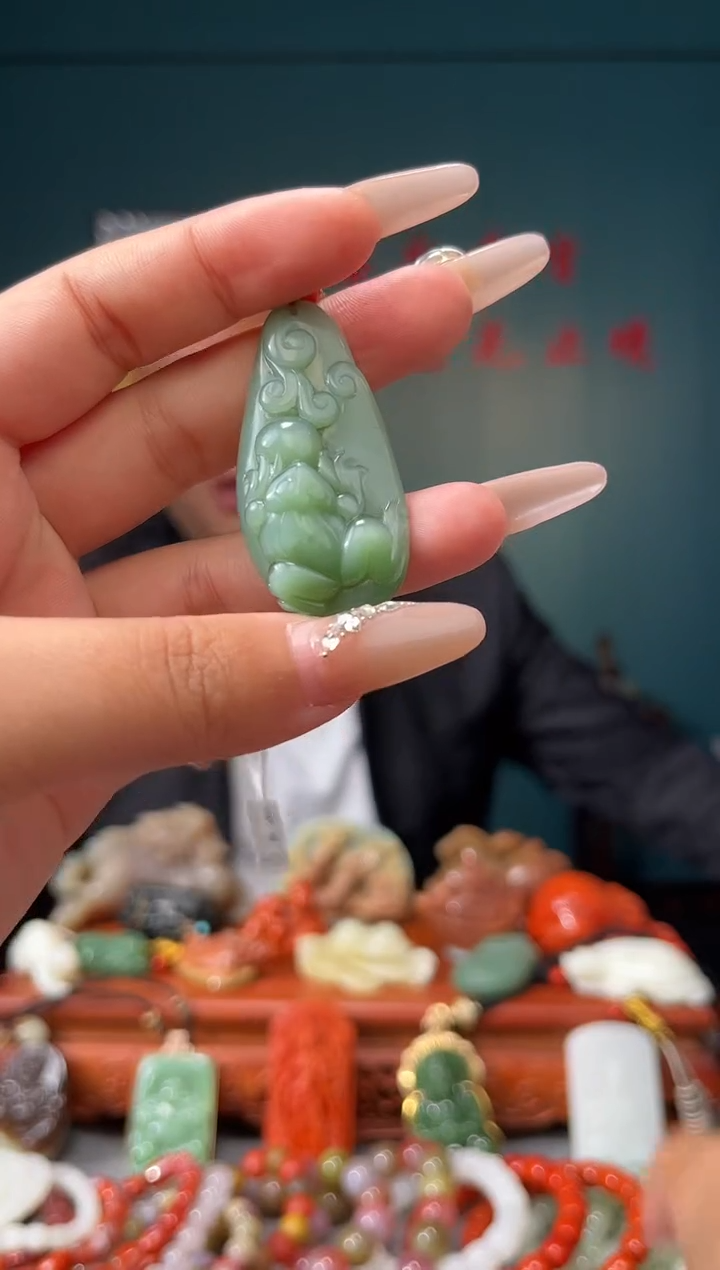 和田玉未镶嵌颈饰吊坠