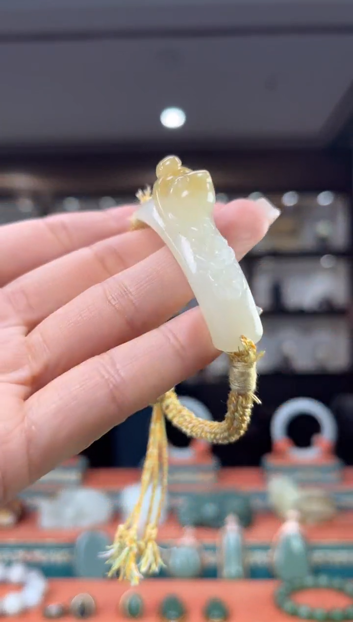 颈饰未镶嵌和田玉佩佩