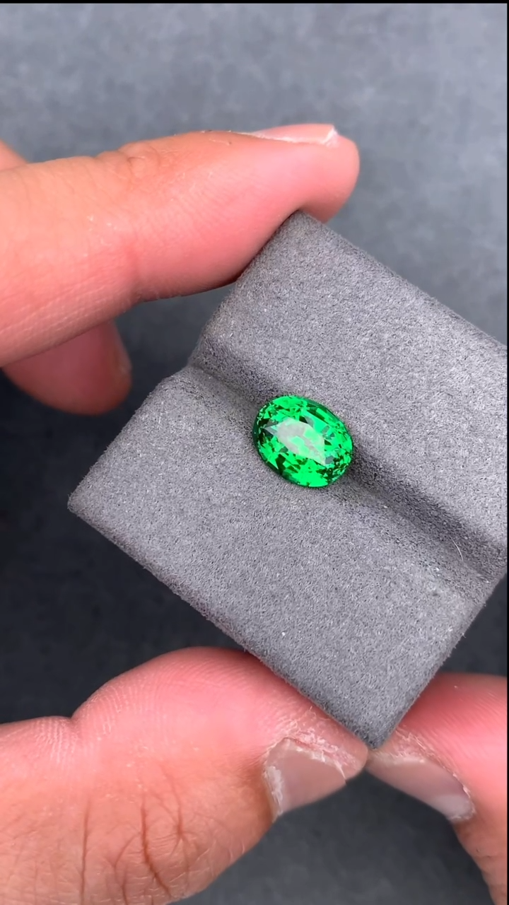 【闪购商品】石榴石（沙弗莱）裸石未镶嵌3.04克拉